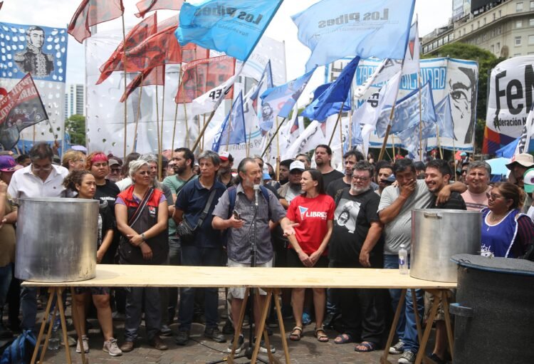 Organizaciones sociales convocan a ollas populares y marchas “contra el ajuste” en una nueva jornada de protesta