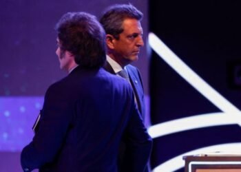 Milei y Massa mantienen reunión secreta para coordinar transición económica y discutir futuro de funcionarios