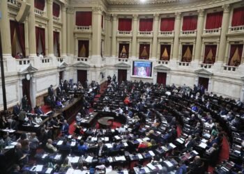 Legisladores del PJ se unen a las centrales sindicales para mostrar su contundente rechazo al DNU de Milei