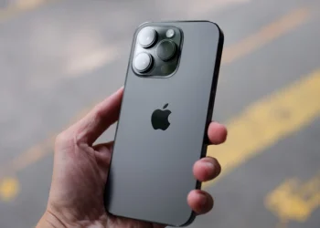 El precio oficial en Argentina del iPhone 15: ¿Es más conveniente comprarlo en el país o en el extranjero?