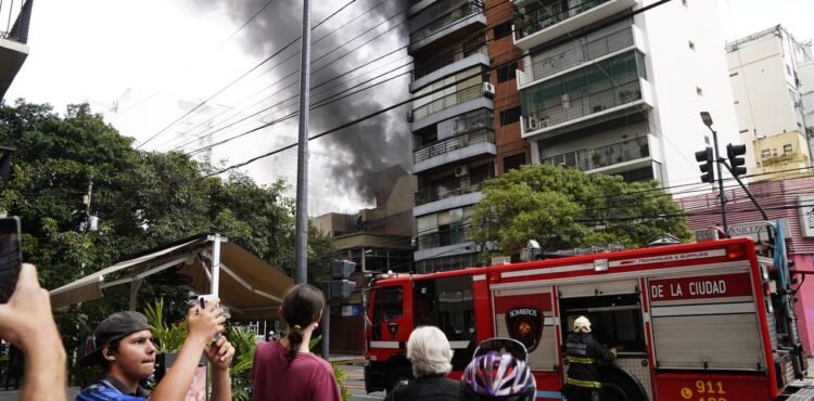 El suministro eléctrico se restablece en Caballito luego de incendio, pero persisten dificultades para obtener agua