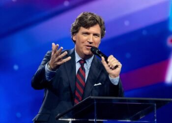 Tucker Carlson anuncia entrevista exclusiva con Vladimir Putin desde Rusia