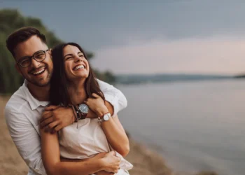 Descubre la verdadera identidad de su amante después de una impactante aventura