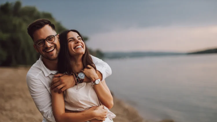 Descubre la verdadera identidad de su amante después de una impactante aventura