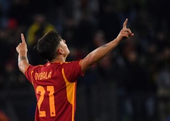 Paulo Dybala marca tres goles y destaca en una temporada inusual para Roma en la Serie A