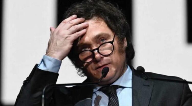 Pablo Moyano critica el DNU de Javier Milei mientras Ramiro Marra lo provoca.