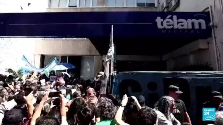 Javier Milei anuncia la clausura definitiva de la agencia de noticias Télam.