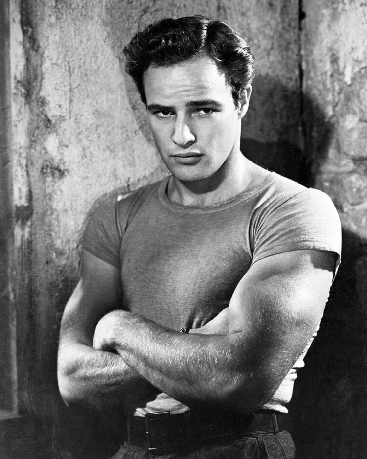 Marlon Brando: El genio actor que utilizó el dolor de su infancia como inspiración para crear personajes inolvidables