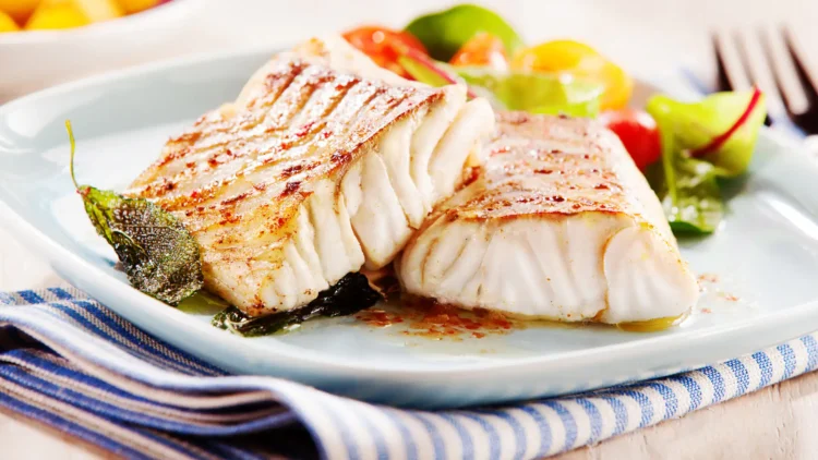 La ingesta de pescado dos veces por semana beneficia el corazón y los vasos sanguíneos, según Harvard