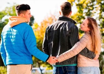 Descubre qué es el cushioning, una controversial tendencia de citas