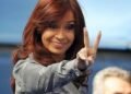 Cristina Kirchner cuestiona acuerdo entre Gobierno y UBA y alerta sobre posibles alteraciones en la Ley Bases.