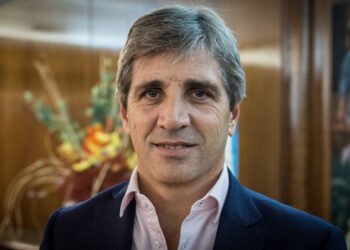 En abril, se registra otro superávit financiero en las cuentas públicas, según confirma Caputo.