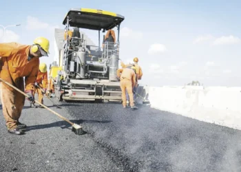 343 obras públicas logran resistir la motosierra, de un total de 2010 incompletas