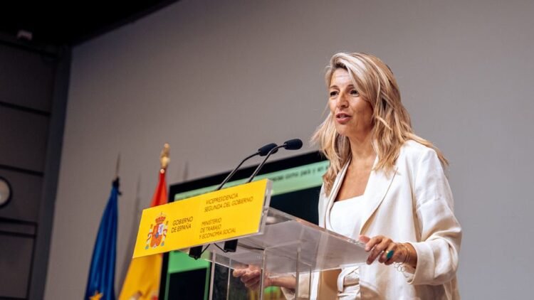 Llegada de Milei al país genera críticas de la vicepresidenta de España.