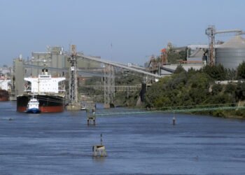 Nueve municipios portuarios deben eliminar tasas por $25.000 millones tras ser acusados de aplicar “peajes disfrazados”