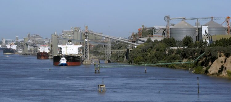 Nueve municipios portuarios deben eliminar tasas por $25.000 millones tras ser acusados de aplicar “peajes disfrazados”