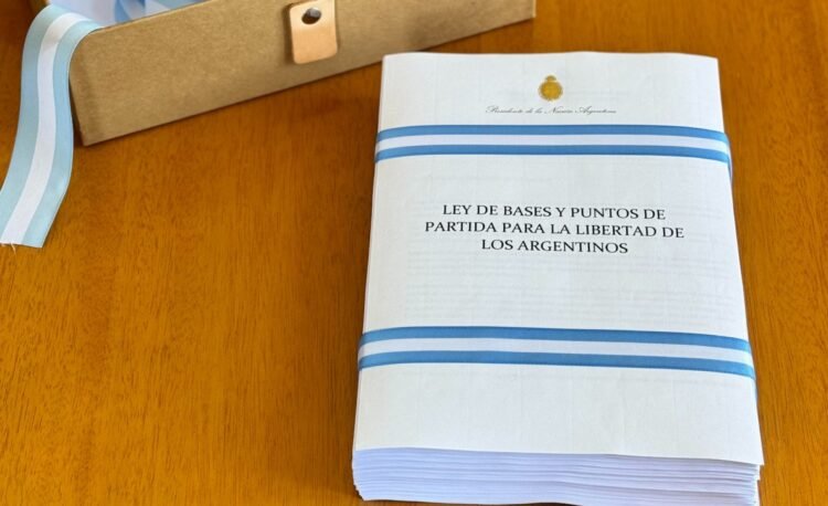 Oficialismo convoca a sesión para debatir la Ley Bases y el paquete fiscal en fecha próxima
