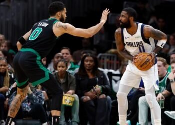 Boston Celtics aplasta a Dallas Mavericks en la primera final de la NBA.