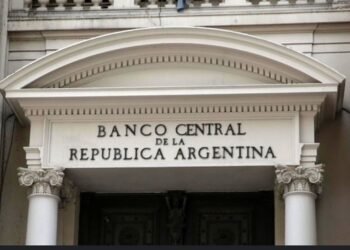 El Banco Central adquiere una cantidad baja de dólares en junio, generando preocupación entre los analistas económicos.