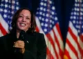 La encuesta de CNN revela cómo Kamala Harris aumenta las posibilidades de los demócratas contra Trump, superando a Biden