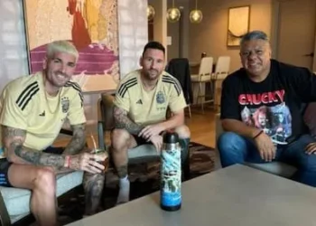 Lionel Messi y Rodrigo De Paul comparten un ritual previo a la final de la Copa América