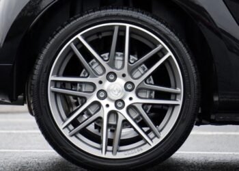 Descubre 5 consejos infalibles para prolongar la vida útil de las llantas de tu vehículo.