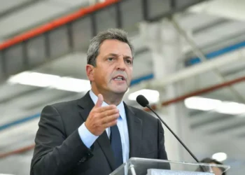 Massa en República Dominicana: Explorando su actividad empresarial, estrechos lazos con el presidente y sus inquietudes sobre Venezuela.