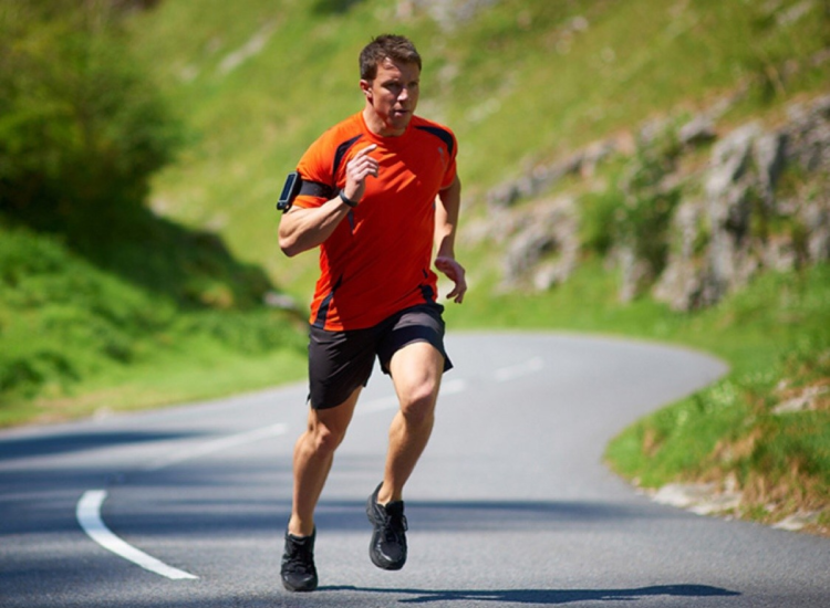 “Descubre cómo la actividad física de bajo impacto ejercita la memoria de manera efectiva”