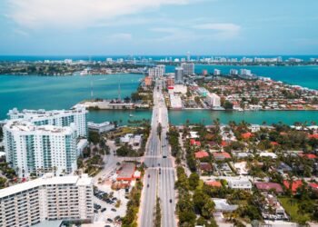 Descubre esta localidad oculta de Florida que ofrece hasta US$30.000 de ayudar para mudarte cerca del mar