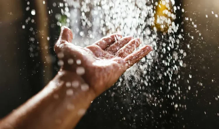 Cómo bañarse correctamente: el método ideal y qué parte del cuerpo debes limpiar primero.