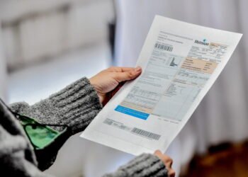 Descubre si tienes derecho a subsidio de luz y cómo solicitarlo.