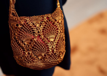 Dos hermanos reinventan la mochila colombiana utilizando materiales innovadores