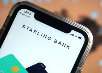 Banco de Reino Unido alerta sobre las nuevas modalidades de estafa vía IA