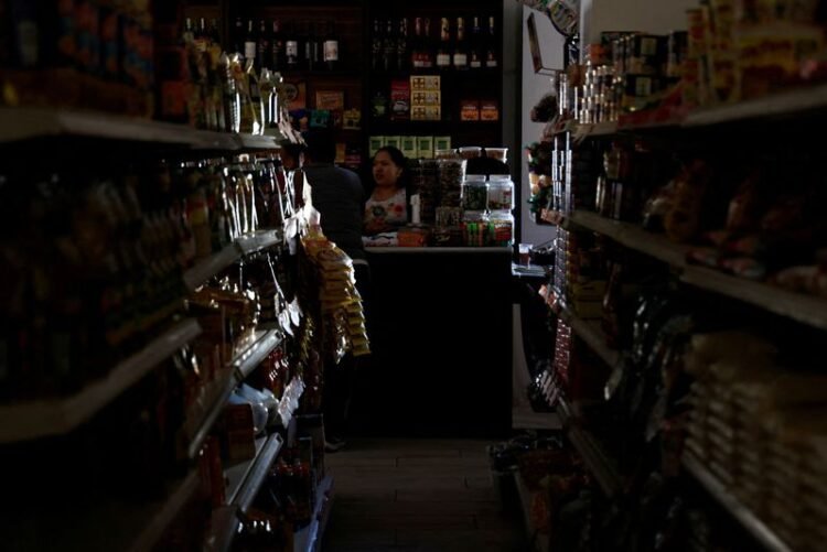 Empresarios en Ecuador indignados por amenaza de apagones de 10 horas al día durante 15 días para sector industrial