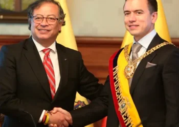 Propuesta del presidente de Ecuador para arreglar la crisis energética y busca apoyo de Petro