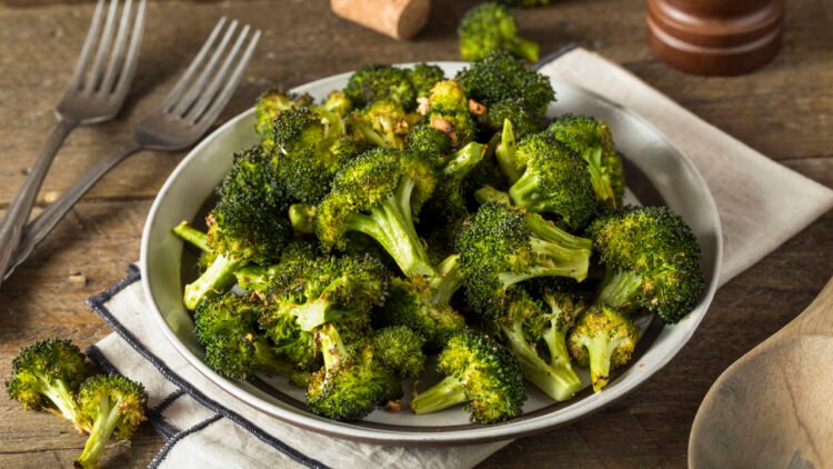 Expertos revelan las enfermedades que el brócoli puede ayudar a prevenir.