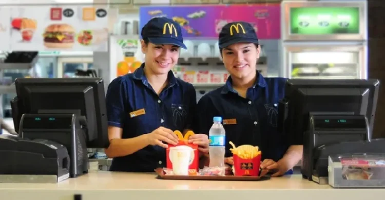 McDonald’s en California ofrece empleos de mantenimiento con sueldos superiores al salario mínimo